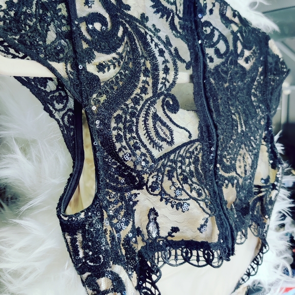 Cut-Out** Low Back** Lace & Sequin Mid Formal Gown *S* - Picture 7 of 17